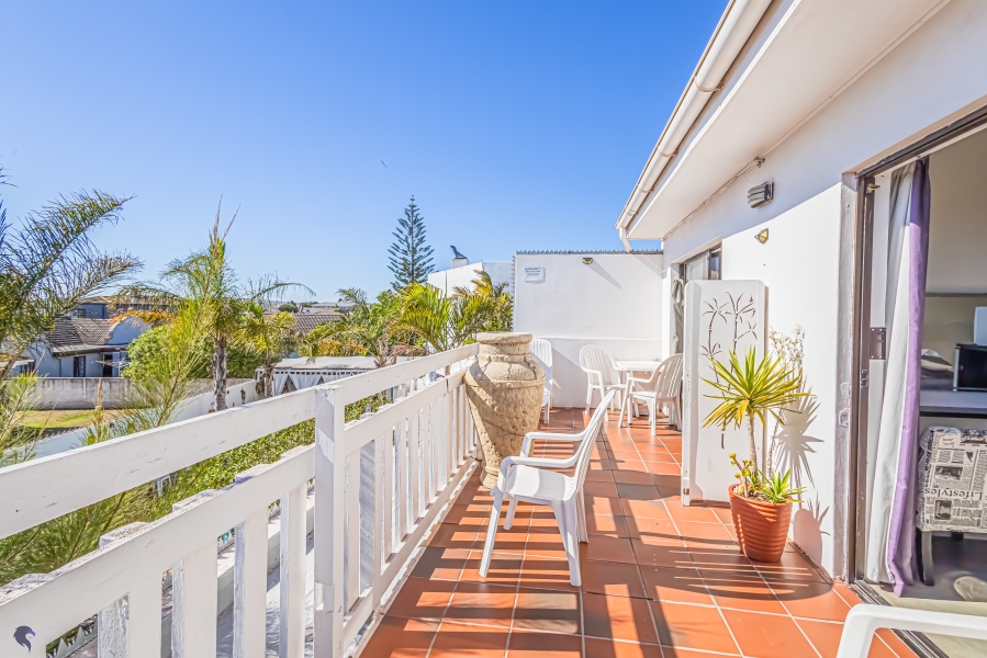 8 Bedroom Property for Sale in Country Club Western Cape